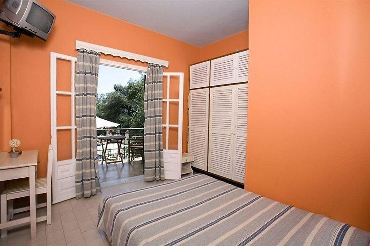 Yannis Servos Barbati Apartments ภายนอก รูปภาพ